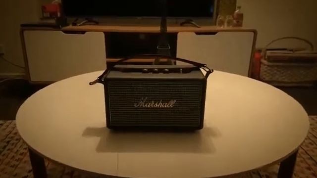 Marshall Kilburn bluetooth speakers in action at low volume смотреть онлайн