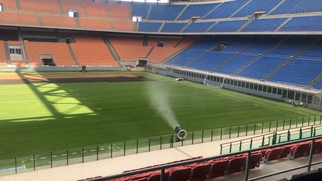 Nuovo manto erboso allo stadio San Siro смотреть онлайн