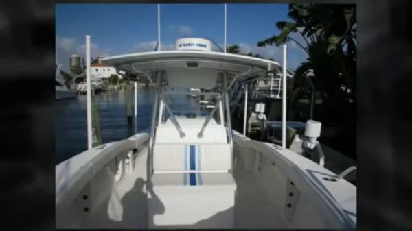 2002 31' Ocean Master Center Console