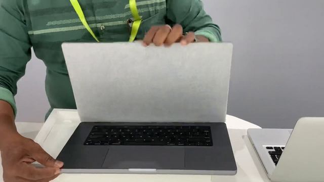 Apple MacBook Pro M1 pro 16 inch unboxing @ kollam Amaze смотреть онлайн