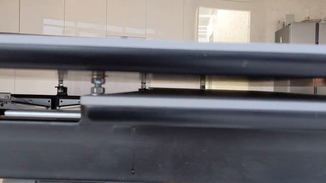 Кухонный стол из керамогранита цвета «Бетон»