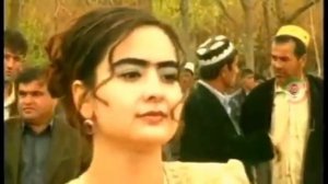 Манижа Давлатова (дар ҷавонӣ)  ва Сироҷиддин.  Гушаи бом