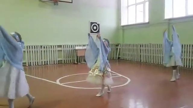 Красивый медленный танец на " Дне матери" в детском саду" Росинка смотреть онлайн