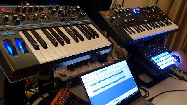 Mellow Pillow // Circuit Tracks + Bass Station II // SynthJam смотреть онлайн