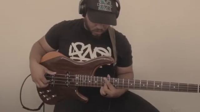 Playing chords on the Tagima Milenium Imbuia 4 смотреть онлайн