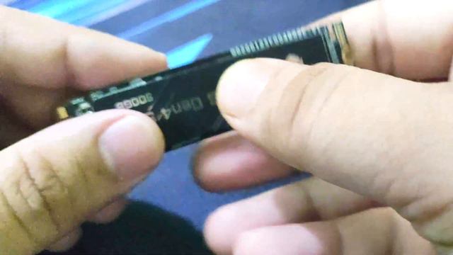 GIGABYTE AORUS 2280 GEN4 M.2 2280 500GB NVME SSD | Unboxing Video смотреть онлайн