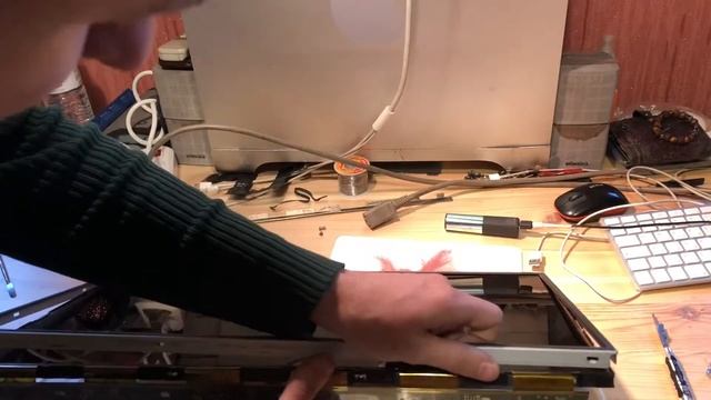 Чистка матрицы от пыли iMac 21 Late 2009 A1311 смотреть онлайн