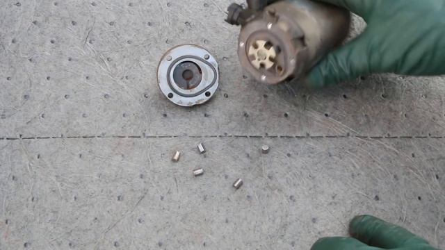 1972 Mercedes 300SEL 4.5 Beauty Rescue Part 2: Dealing with the Nasty Fuel and Pump Components смотреть онлайн