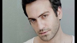 Бугра Гюльсой разрывается между Демет Оздемир и Хафсанур Санджактутан!