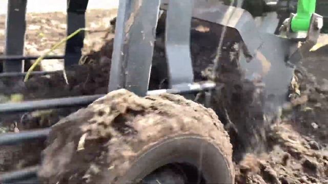 Уборка картофеля 2021г.мотоблоком Garden scout 81d+картофелекопалка смотреть онлайн