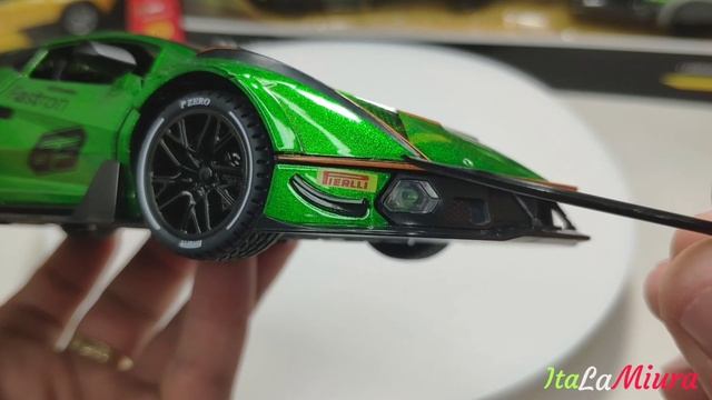 Jinlifang 1:24 Lamborghini Essenza SCV12