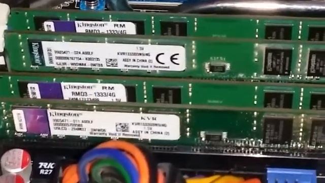 ASUS P5E64 WS Evolution, 4x4GB DDR3 1333MHz Kingston, Intel Core 2 Duo E6750 Running MemTest