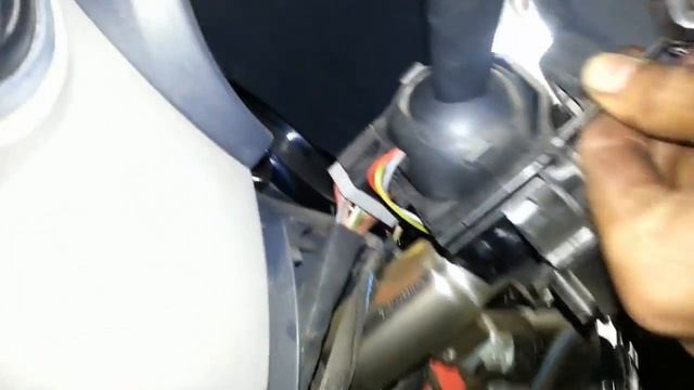 Remplacement Facile du Commodo des Phares&Clignotants - Renault/Dacia смотреть онлайн