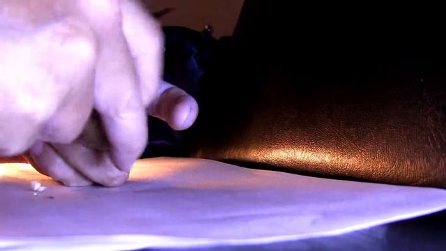 как расколоть грецкий орех с помощью ножа\how to crack a walnut with a knife смотреть онлайн