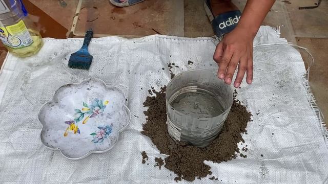 DIY plastic bottle ideas / Build garden from plastic bottles and cement / DIY coffee table at home смотреть онлайн