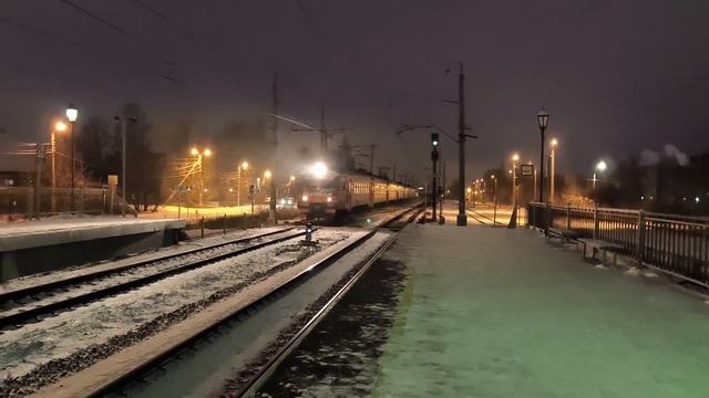 ЭТ2М-035 “ЮБИЛЕЙНЫЙ“ Сообщением Ораниенбаум-1 - Санкт-Петербург прибывает на платформу Стрельна смотреть онлайн