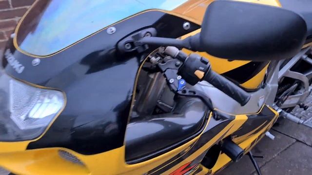Suzuki GSXR 750, K1, 2001, Yoshimura Exhaust Sound.