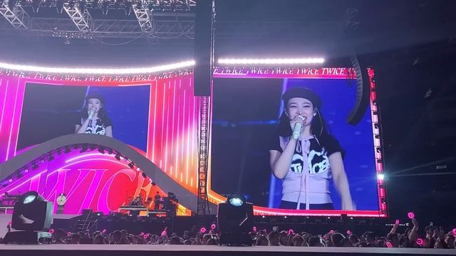 Doughnut+Basics+Signal- TWICE Roulette In LA @SoFi Stadium 6/10 [FANCAM] смотреть онлайн