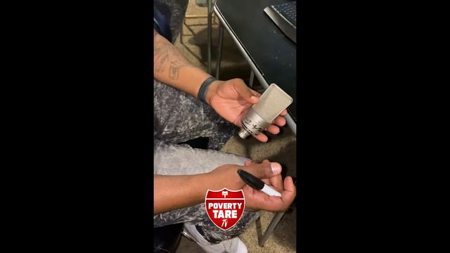 Legendary Producer Dj B Real Autographs Neumann 103 Microphone For Poverty Tare Tv смотреть онлайн