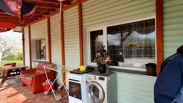 ТЁЩА НА ОБЕД ПРИШЛА . РАБОТАЕМ В САДУ И ОГОРОДЕ . ЦВЕТЁТ СКОРОПЛОДНАЯ СЛИВА 24 АПРЕЛЯ смотреть онлайн