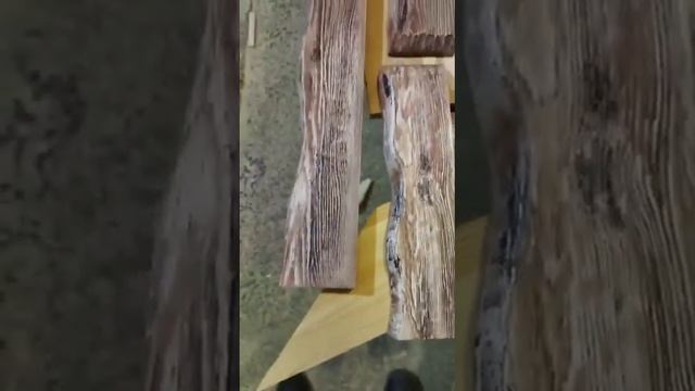 Пристенный плинтус лестницы (сапожок). Окраска в стиле рустик. смотреть онлайн