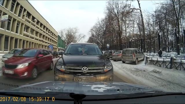 Неадекватная женщина на тигуане, г.Пермь. 08.02.17 смотреть онлайн
