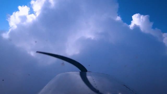 Серебристая бестия в облаках смотреть онлайн