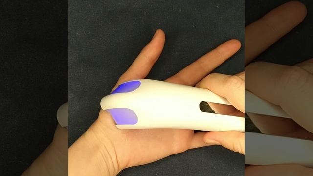 Бьюти-гаджет DEvi EMS LED Light Therapy Device испытание на руке