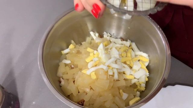 Майонезный Салат с Ананасом и копчёной курицей . Блюдо на новогодний стол смотреть онлайн