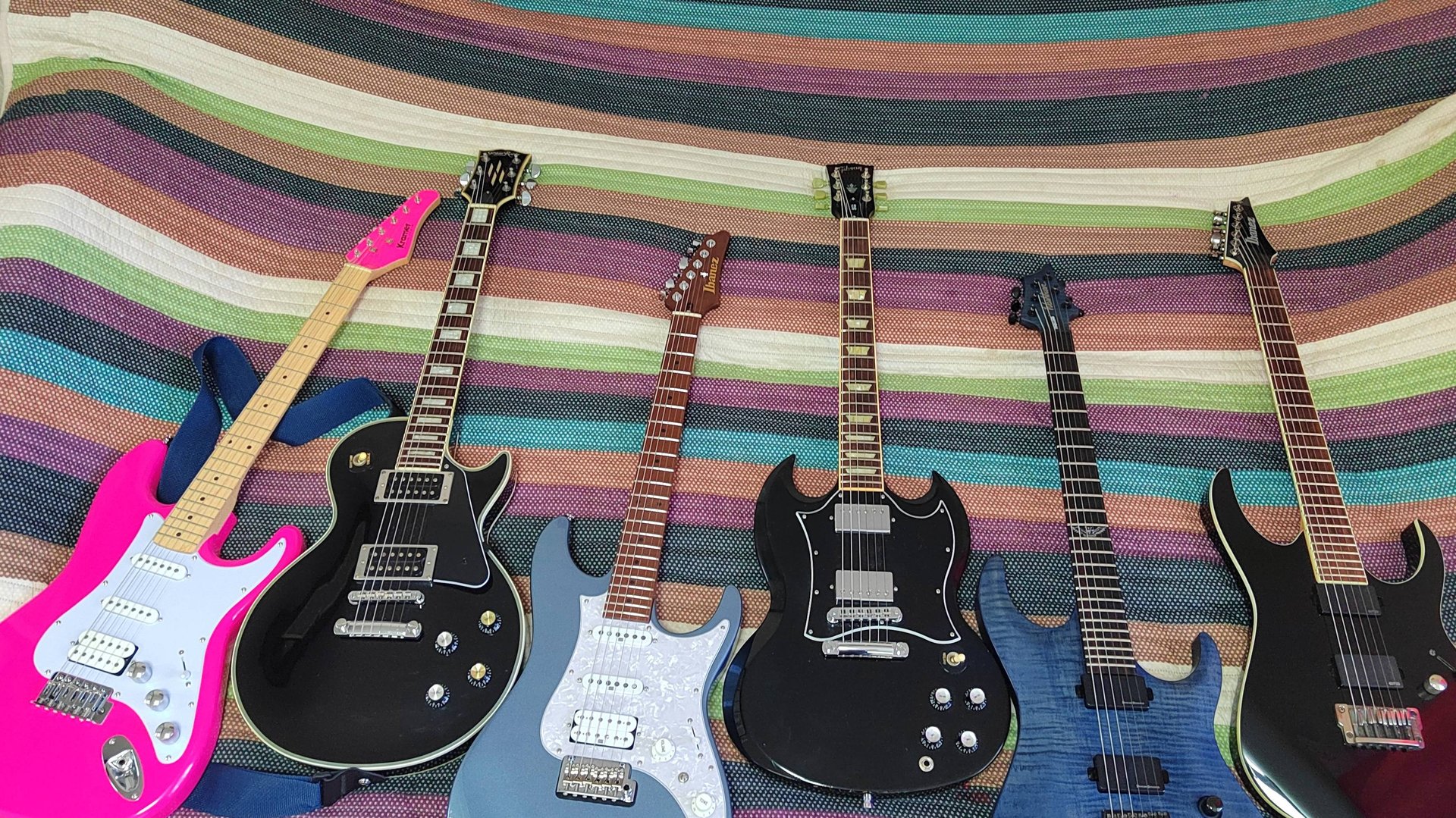 КАКАЯ ГИТАРА ЗВУЧИТ КРУЧЕ???Ibanez VS Washburn VS gibson VS grass roots VS kramer!!! смотреть онлайн