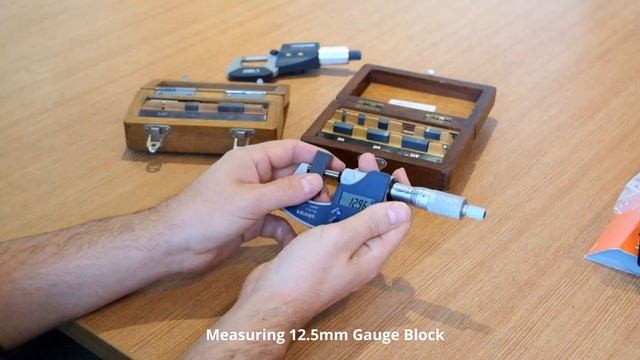 Demonstrating the Mitutoyo 293-821-30 Digital Micrometer смотреть онлайн