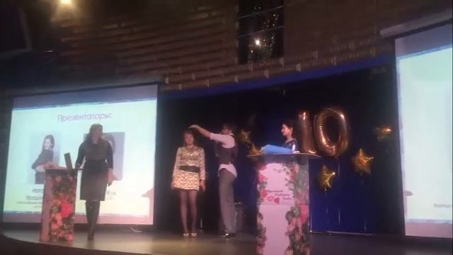 Вариант укладки на каждый день от Евгения Жука - эксперта AVON по волосам