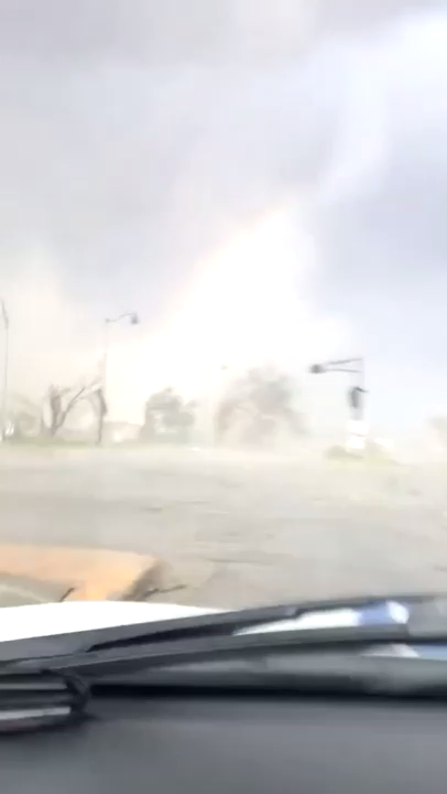 Поездка сквозь торнадо смотреть онлайн