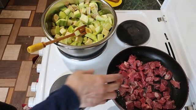 Тушёные овощи с жареным мясом смотреть онлайн