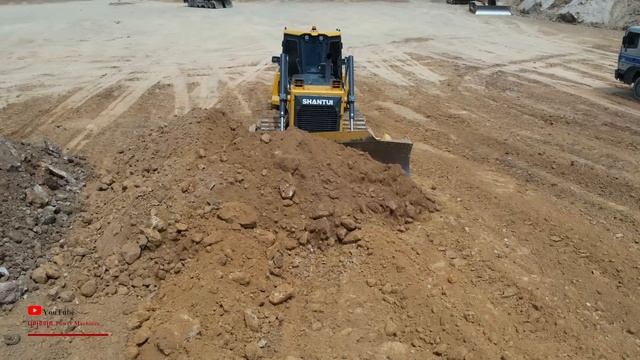 Incredible Capacity Bulldozer Pushing Soils Power Equipment Shantui Dozer With Dump Truck Hyundai