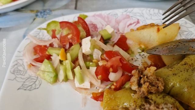 ГОТОВИМ КРЫМСКО ТАТАРСКИЕ ЧЕБУРЕКИ и ФАРШИРОВАННЫЙ ПЕРЕЦ//В ГОСТЯХ у тёти ФЛЮРЫ @ranokamolova смотреть онлайн