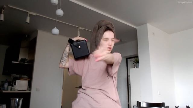 НОВАЯ КВАРТИРА ГЕНСУХИ В МОСКВЕ И ПЕРВЫЙ СТРИМ | ГЕНСУХА ПЛЯШЕТ ПОД ТРЕКИ | Gensyxa Stream