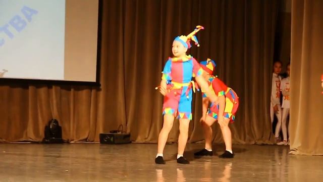 КИТ - Весёлый танец смотреть онлайн