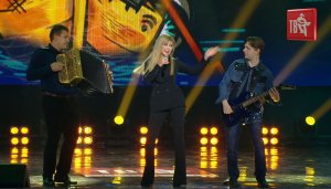 Вика ЦЫГАНОВА - А ФЁДОР ГРЕБЁТ