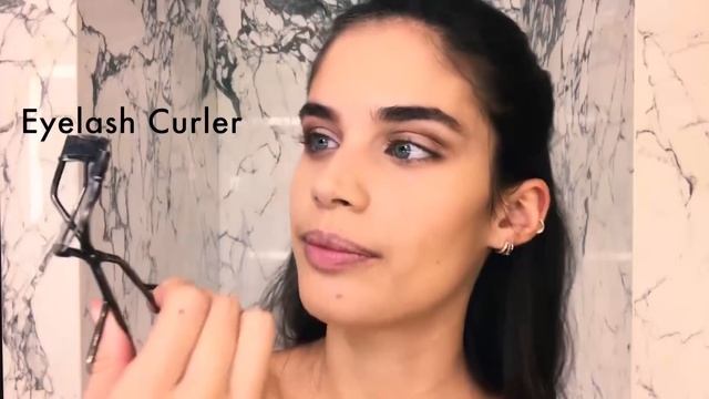Victoria’s Secret Model Sara Sampaio’s Easy Bombshell Makeup Look | Beauty Secrets | Vogue смотреть онлайн