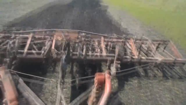 Дт-75 и КПС-6 на предпосевной кульивации смотреть онлайн