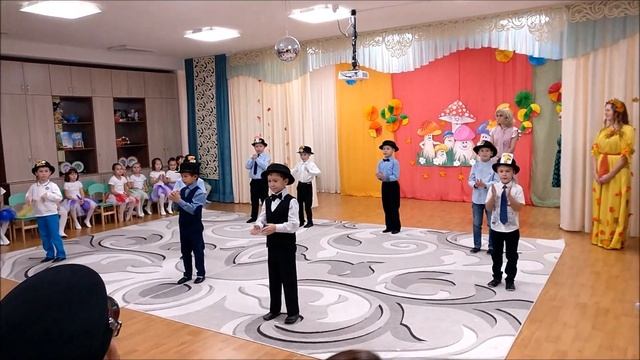 Осенний утренник 16 группы Затейники-30.10.2019. смотреть онлайн