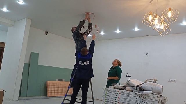 VLOG: вешаем СУПЕР МОДНЫЕ ЛЮСТРЫ??ЦЕЛЫЙ ДЕНЬ НА БЕГУ? смотреть онлайн