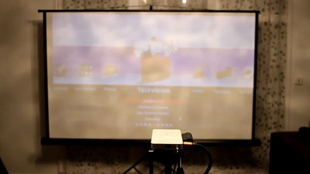 iCodis Mobile G1 - Pocket Pico Projector - Prise en main et quelques tests смотреть онлайн