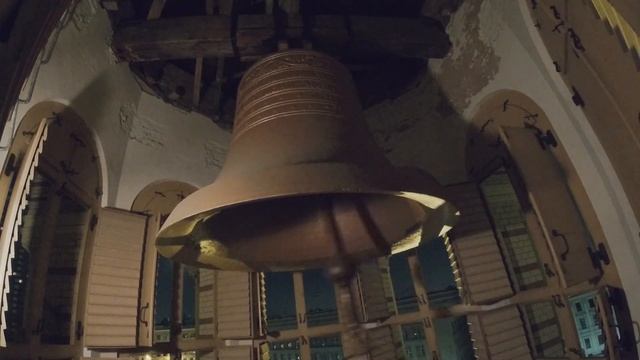 Колокольный звон на проводы митрополита Александра в большой благовест Собора Рождества Христова смотреть онлайн