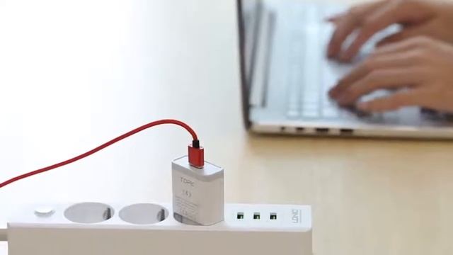 TOPK B126Q 18 Вт Fast Charge 3,0 быстрое зарядное устройство смотреть онлайн