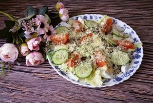 САЛАТ ИЗ ПЕЧЕНИ ТРЕСКИ С СЫРОМ смотреть онлайн