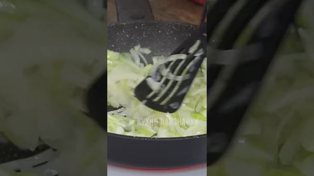 Не обязательно тратить много, чтобы готовить вкусно! Куриные шеи с луком #Shorts смотреть онлайн