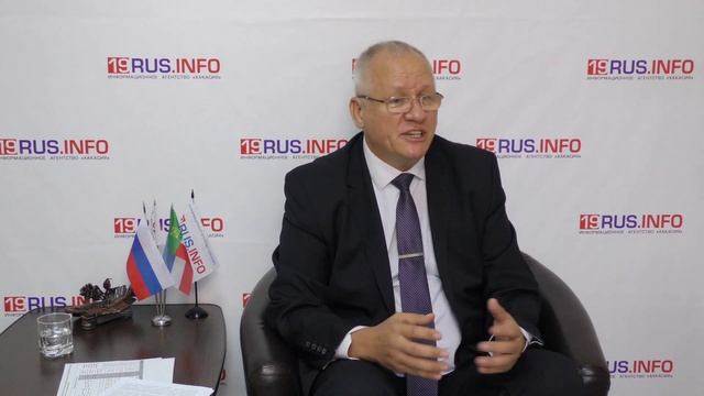 Анатолий Бутенко об организации детского питания в школах Хакасии смотреть онлайн