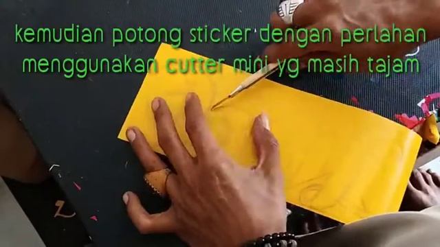 cara mudah manual cutting sticker bahan vinyl #tulisan juice untuk di tempel# смотреть онлайн